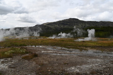 La regione geotermale di Geysir si trova all'interno del Cerchio d'Oro, situata a 110 chilometri a nord-est di Reykjav&iacute;k