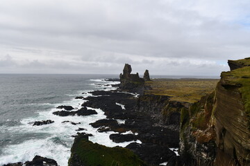L&oacute;ndrangar &egrave; una coppia di picchi rocciosi situati sulla costa settentrionale dell'Islanda, nella penisola di Sn&aelig;fellsnes