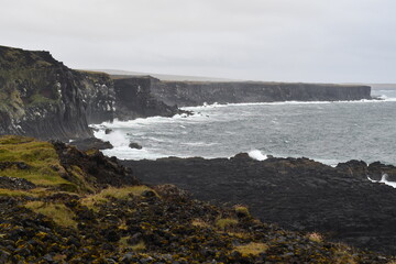 L&oacute;ndrangar &egrave; una coppia di picchi rocciosi situati sulla costa settentrionale dell'Islanda, nella penisola di Sn&aelig;fellsnes