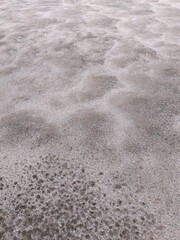 雨上がりの秋の公園の庭の砂地の風景