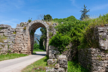 Porta Sirena, the East Gate in the Roman defensive walls surrounding the ancient city of Paestum, Province of Salerno, Campania, Italy
