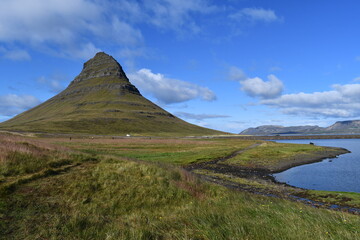 Kirkjufell (islandese: Montagna della chiesa) &egrave; una montagna alta 463 metri situata sulla costa nord della dell'Islanda, nella penisola di Sn&aelig;fellsnes