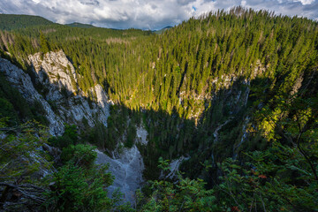 Balcoanele Cetatilor Ponorului cliff view