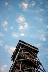 Niebieskie niebo przed wschodem słońca 