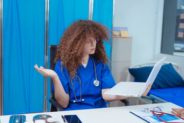 A female doctor examines a patient and explains her diagnosis to him via social media.