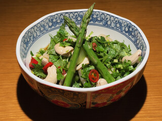 アスパラガスとカシューナッツとパクチーの和物