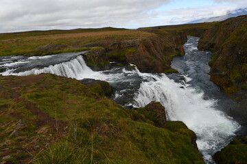 La bella cascata di Reykjafoss in Islanda
