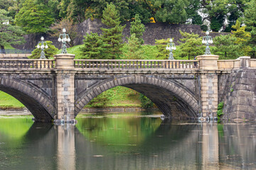 Naklejka premium Bridge leading to Tokyo Imperial palace and gardens, Japan