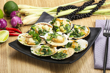 Grilled scallops with green onion