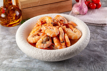 Boiled tiger prawns in the bowl