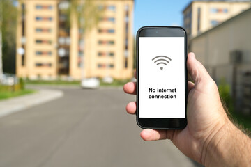 Hand holding smartphone displaying no internet connection
