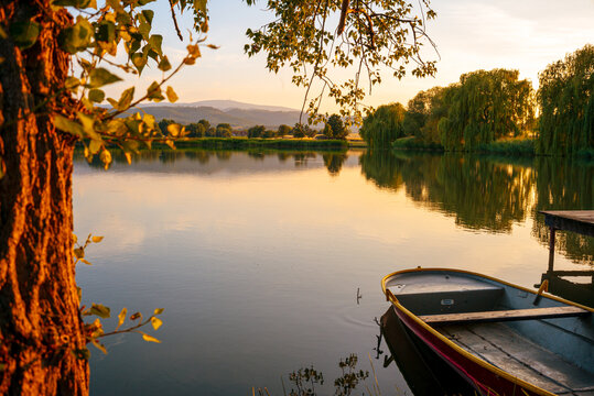 Sommerlicher Sonnenuntergang am See