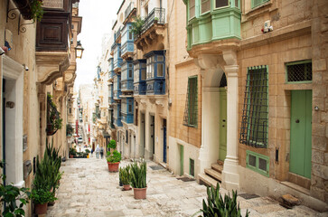 Historic Architecture of Valletta, Malta – Traditional Limestone Buildings and Narrow Streets
