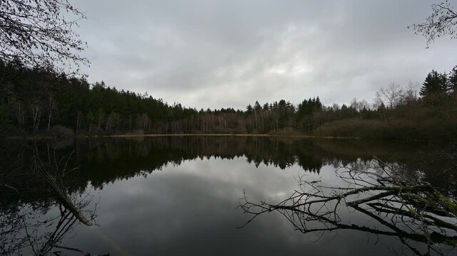 Spiegelung, See, Wald, Himmel, Wolken, M&uuml;lbener See, Waldbrunn, Odenwald, Baden-W&uuml;rttemberg, Deutschland