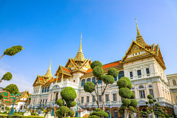 Fototapeta premium The Grand Palace was built same time as Bangkok. royal residences include Dusit Maha Prasat Throne Hall, Aphorn Phimok Prasat Throne Hall, Phiman Rattaya Throne Hall, Chakri Maha Prasat Throne Hall.