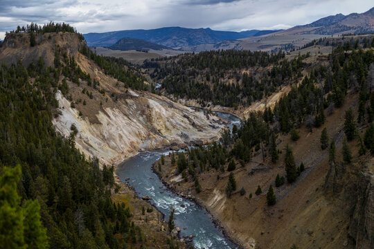 Fototapeta Dramatic Yellowstone River carves through stunning canyon landscape, evoking a sense of adventure and natural beauty for travel and exploration designs