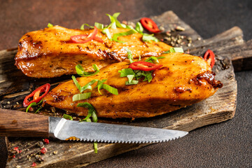 Grilled chicken breasts with chili and herbs