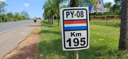 Straßenschild Paraguay PY08 Kilometer 195 – Fernstraße Markierung