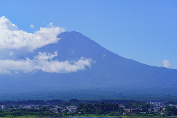 日本の風景・山梨県｜河口湖畔と富士山・夏の富士山(8月)