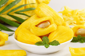 Fresh Vietnamese Red Pineapple Slices with Sweet Honey Flesh and Mint Garnish