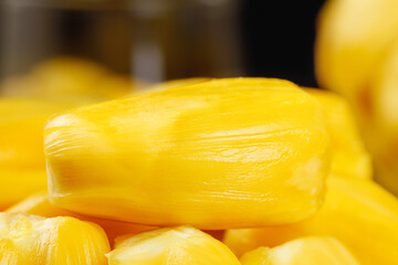 Fresh Vietnamese Red Pineapple Slices with Golden Honey Flesh - Imported Tropical Fruit