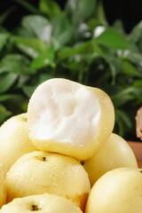 Fresh Hebei Crown Pears with White Flesh - Premium Quality Fruit Display