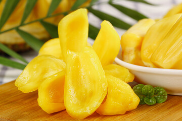 Fresh Hainan Pineapple Slices with Sweet Yellow Flesh and Tropical Leaves