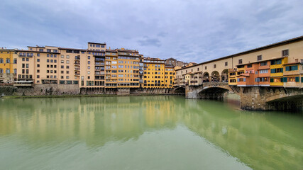 Fototapeta premium Arno River and Ponte Vecchio, Florence, Italy