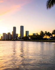 Obraz premium City skyline at sunset over water (6)