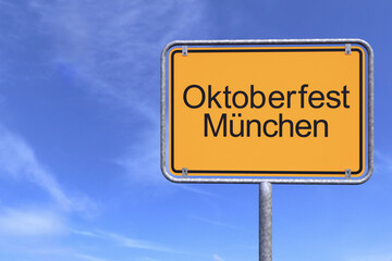 Obraz premium Ortsschild - Ortstafel - Oktoberfest - München - Himmel - Wolken
