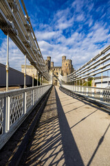 Naklejka premium Suspension bridge leading to Conwy Castle