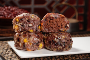 Traditional Shandong Eight Grain Coarse Cereal Balls - Chinese Specialty Snacks with Beans and Oatmeal