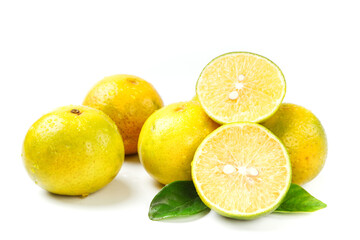 Fresh Wuming Emperor Citrus Fruits from Guangxi China with Cut Halves and Green Leaves