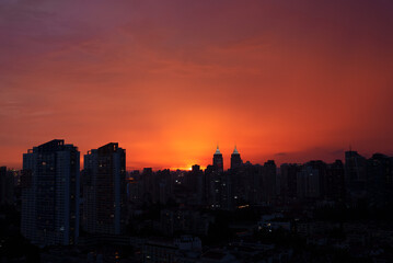 Obraz premium Sunset sky in the city 