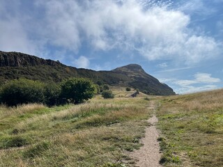 La colline d'Arthur Seat &agrave; l'est du centre historique d'Edimbourg
