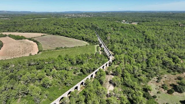Photos a&eacute;rienne de l'aqueduc de Castries pr&egrave;s de Montpellier