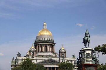 Obraz premium Monument to Nicholas I on Horseback near St. Isaac's Cathedral in St. Petersburg