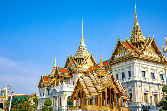 The Grand Palace was built same time as Bangkok. royal residences include Dusit Maha Prasat Throne Hall, Aphorn Phimok Prasat Throne Hall, Phiman Rattaya Throne Hall, Chakri Maha Prasat Throne Hall.