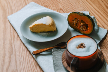 ケーキとカフェラテ