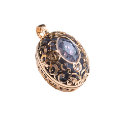 Hollowed Gem Locket Holds Precious Memories