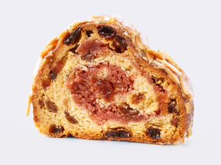 Stollen Stueck mit Marzipanfuellung, Christstollen, Weihnachten, Kuchen, isoliewrt,