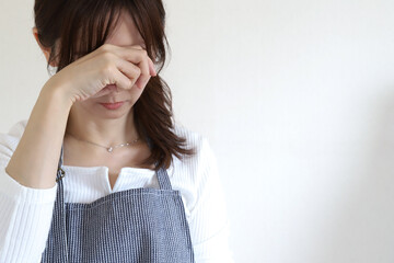 悩みを抱える主婦