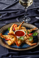 Fried shrimp tempura with chili sauce and wine