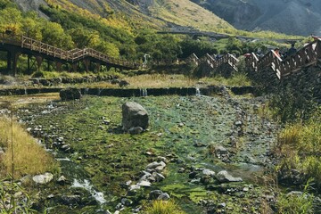 长白山绿渊潭：温泉谷的自然奇观与宁静之境【Changbai Mountains Green渊潭: A Natural Wonder and Tranquil Realm in Hot Spring Valley】