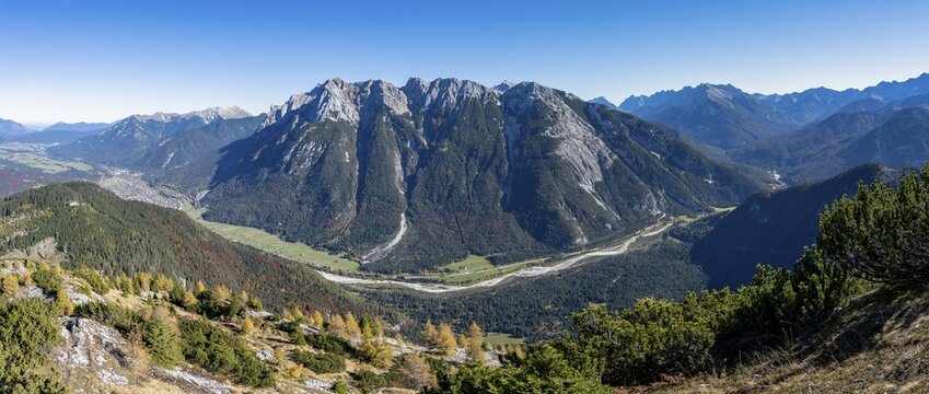 Autumnal mountain forest, yellow-coloured larches, ascent to the Gro&szlig;e Arnspitze, view of mountain peaks of the Karwendel, near Scharnitz, Bavaria, Germany