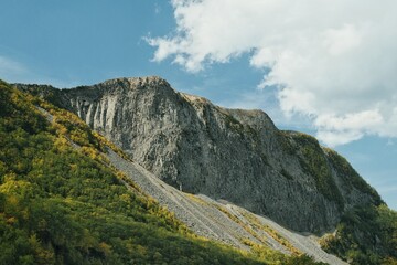 秋韵长白：溪谷间的自然诗篇【Autumn Charm of Changbai: Nature's Poem in the Valley】