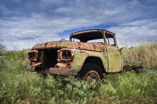 Ford F-100, Series III, year of manufacture 1958, old flatbed truck, pick-up, classic car wreck, Mullewa, Western Australia, Australia