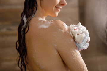 Enjoy a peaceful shower with rich lather, promoting relaxation and stress relief for a serene experience