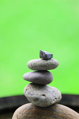 石が積み上がったモニュメント