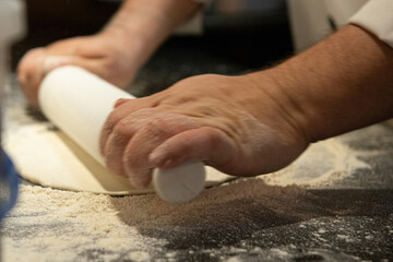 Preparando a pizza em todos os processos de producao